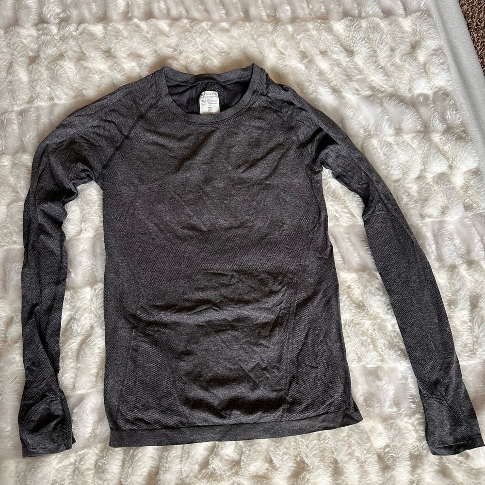 Athleta Long Sleeve Crew Neck Top in Charcoal Gray small